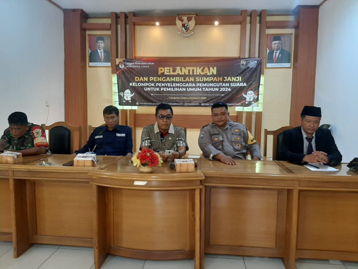 Polsek Cisaga Polres Ciamis Monitoring Pelantikan KPPS Desa Sukahurip