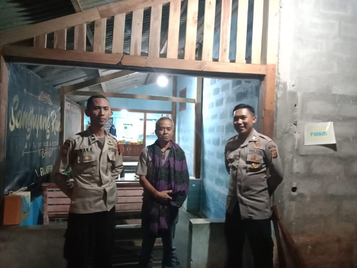 Ops Mantap Brata, Polsek Rajadesa Polres Ciamis Patroli Dialogis di Malam Hari
