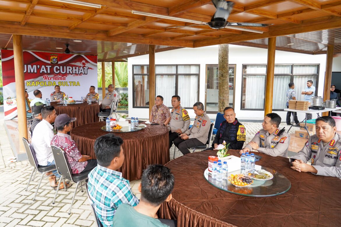 Jumat Curhat Bersama Polda Sultra di Desa Opaasi, Masyarakat Keluhkan Masalah Minuman Keras dan Pencurian Ternak