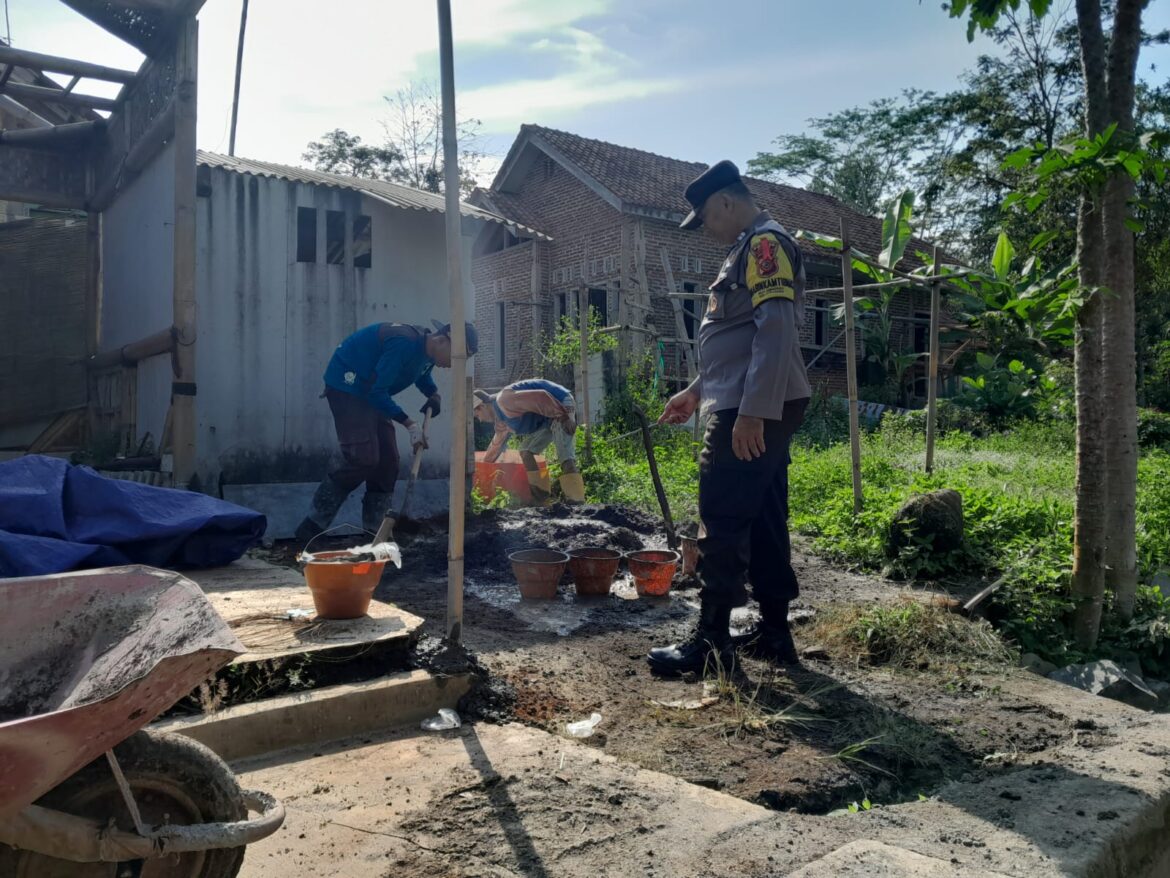 Ops Mantap Brata, Polsek Sukadana Polres Ciamis Patroli Dialogis ke Warga Pabrik
