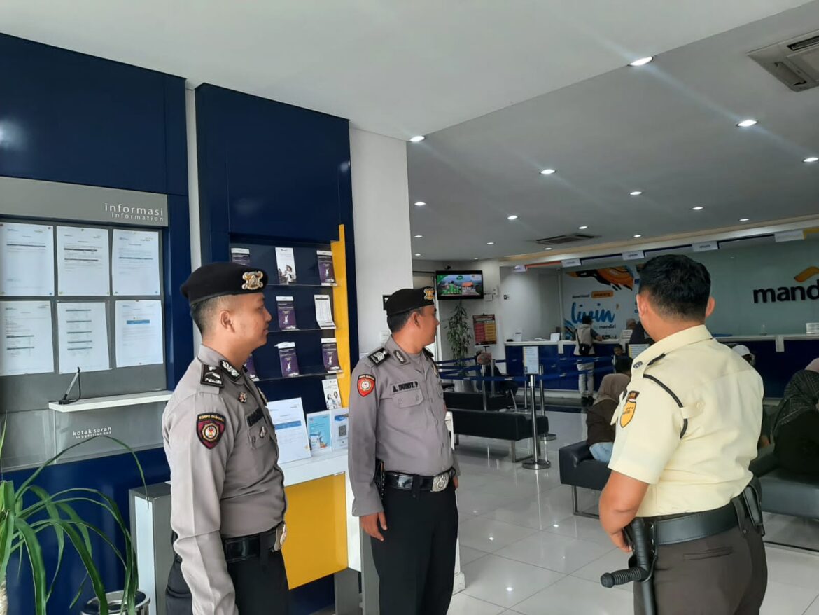 Antisipasi Gangguan Kamtibmas, Sat Samapta Polres Ciamis Patroli Dialogis Jalan Kaki ke Daerah Rawan Kejahatan