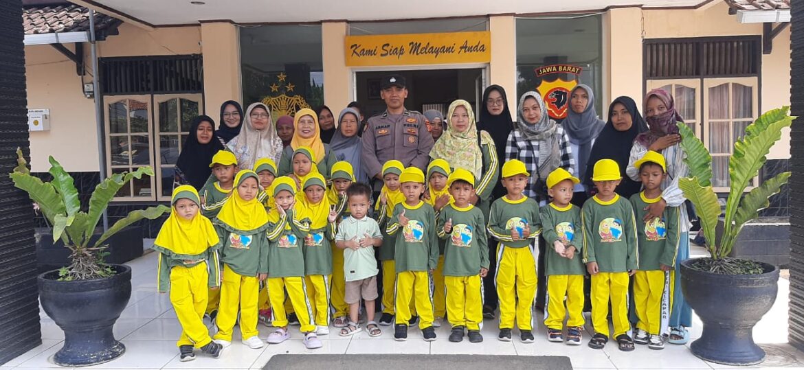Polsek Banjarsari Kunjungan Silaturahmi dan Pengenalan Tugas Polisi Kepada Siswa TK PGRI Banjarsari