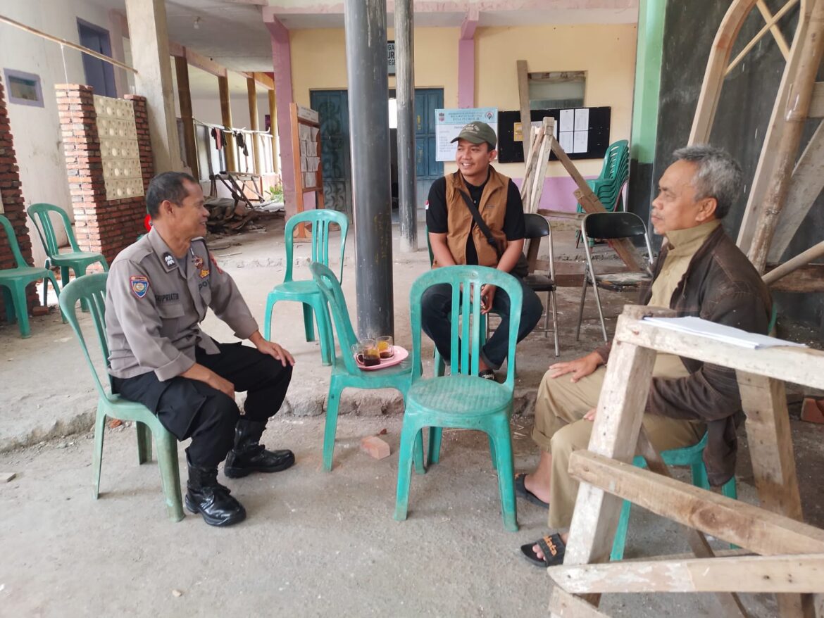 Ops Mantap Brata, Polsek Ciamis Polres Ciamis Koorkom ke Warga di Kantor Desa Petirhilir