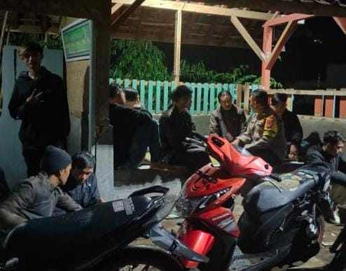Ops Mantap Brata, Polsek Panumbangan Polres Ciamis Patroli Dialogis di Malam Hari
