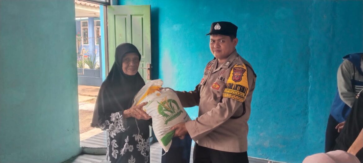 Berikan Rasa Aman, Polsek Ciamis Giat Monitoring Penyaluran Bantuan Pangan Beras