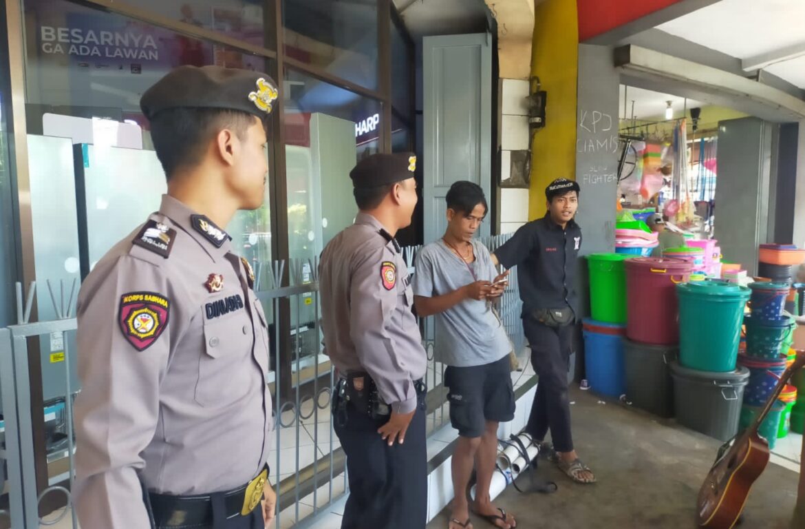 Cipta Kondisi, Personel Sat Samapta Polres Ciamis Giat Himbauan Kamtibmas di Sp 4 Pasar Ciamis