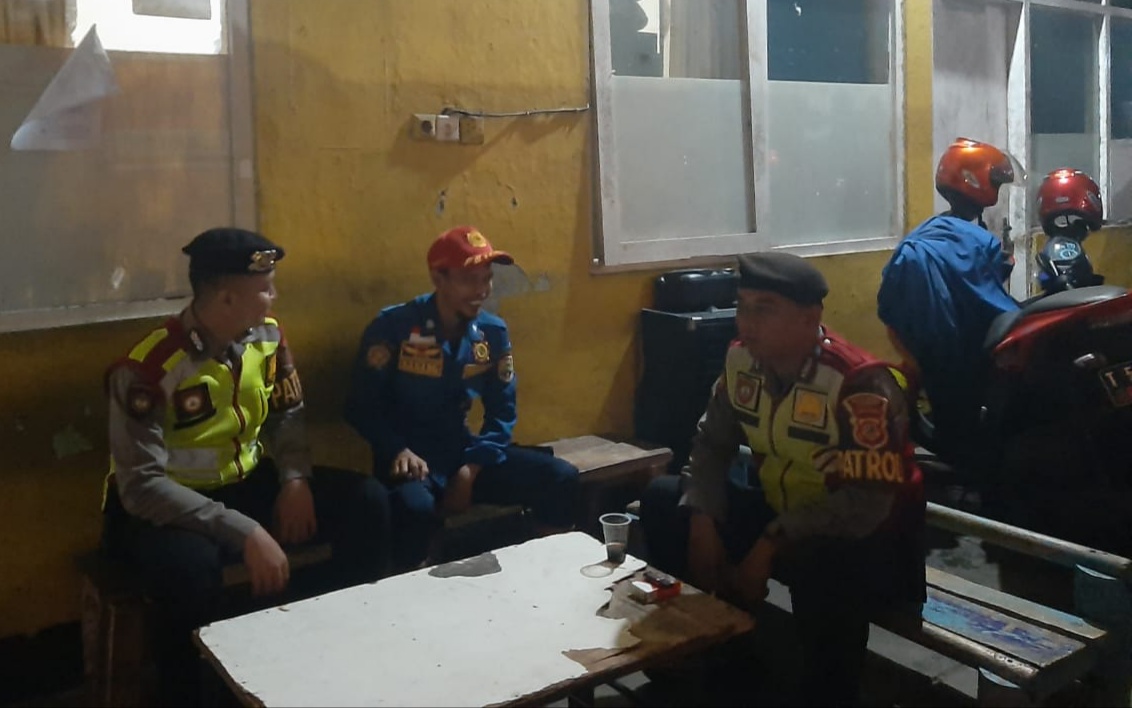 Tiga Personel Samapta Patroli Dialogis Sasar Dua Lokasi Cipta Kondisi Ops Mantap Brata