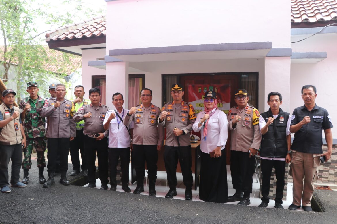 Pastikan Jaga Logistik Pemilu Aman di Tangerang, Kapolres Cek Kesiapan Personel Pengamanan di Gudang PPK