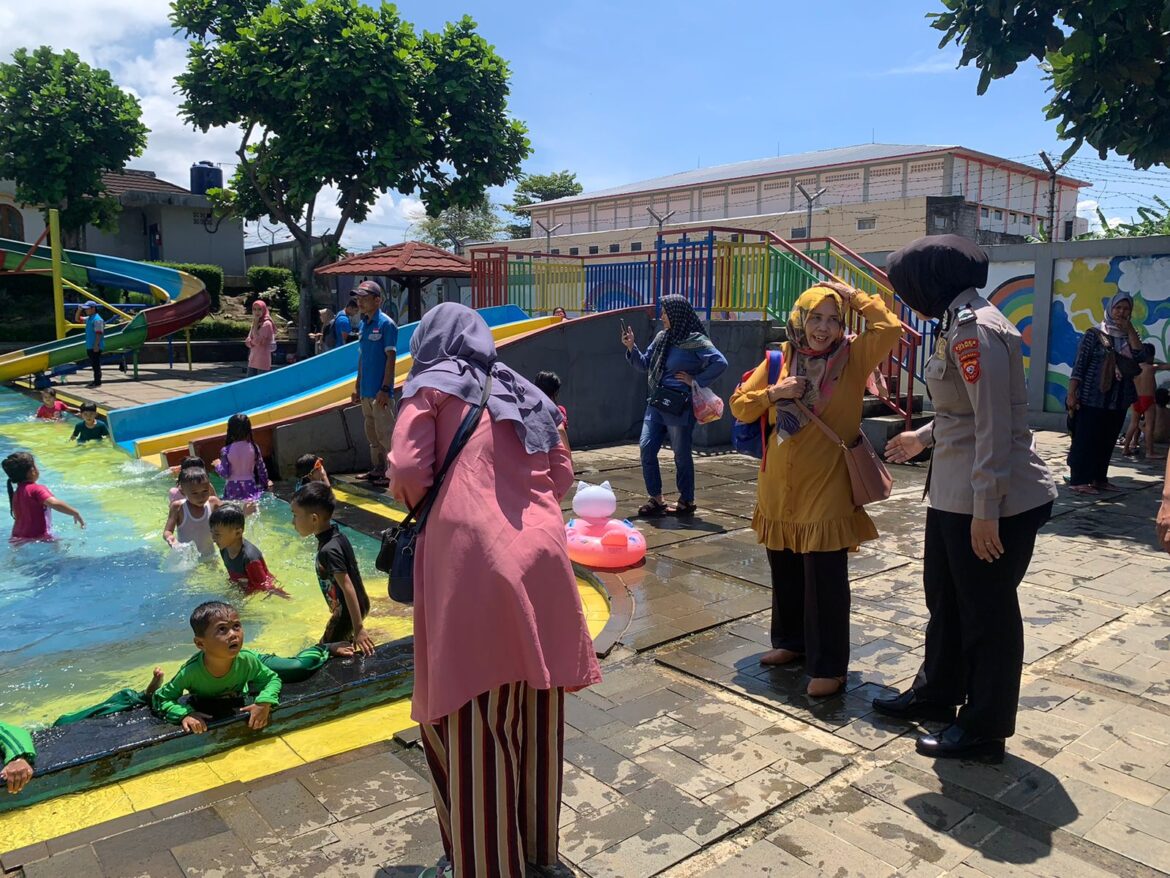 Perkuat Sinergitas, Sat Binmas Polres Ciamis Beri Imbauan Kamtibmas ke Pengunjung Waterboom Sukahaji