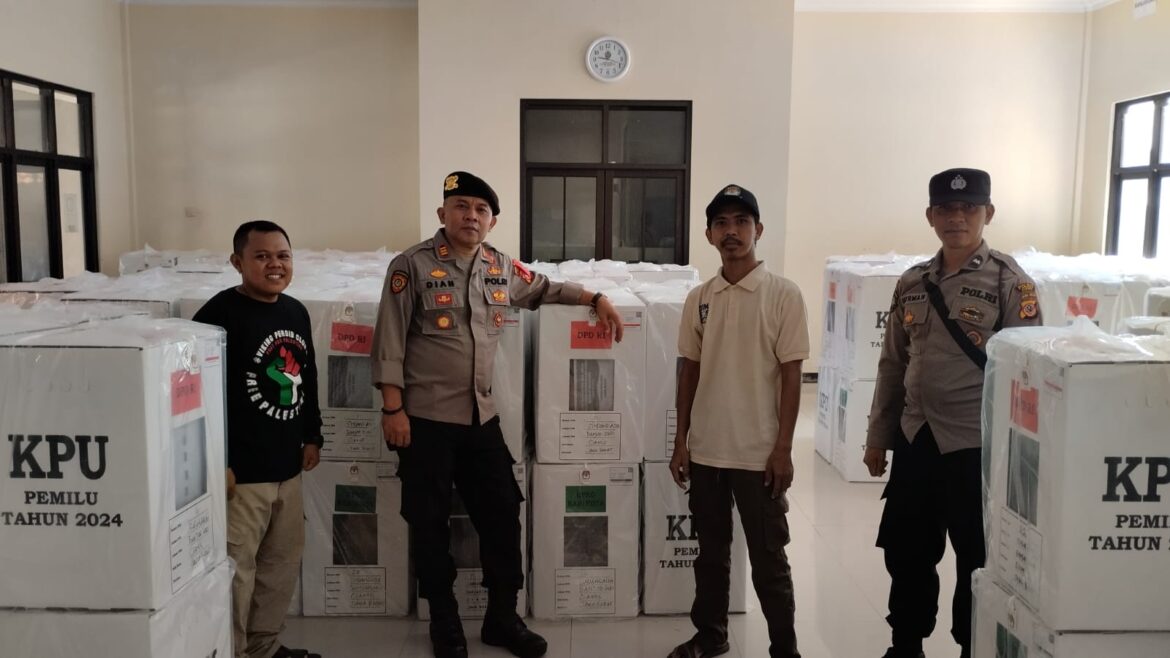 Ops Mantap Brata, Polsek Banjarsari Koorkom Bersama PPK Wujudkan Pemilu Damai 2024