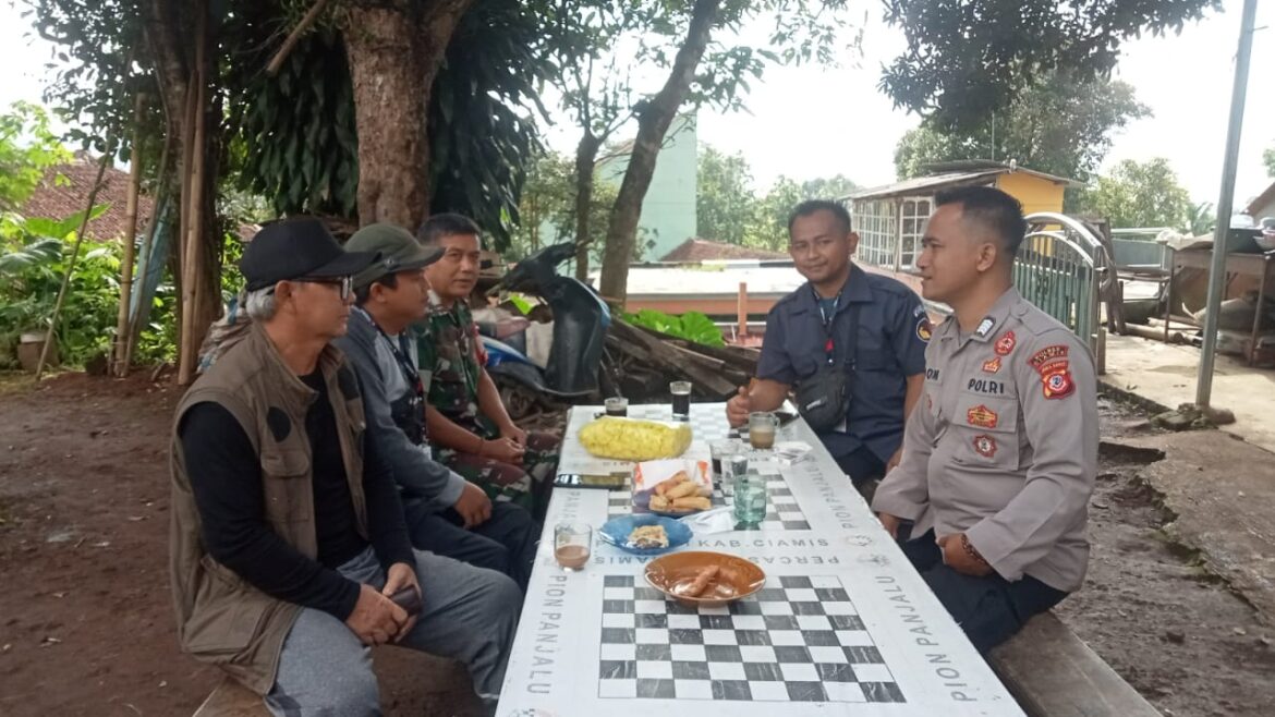 Ops Mantap Brata, Polsek Panjalu Polres Ciamis Patroli Dialogis Kamtibmas ke Warga Maparah