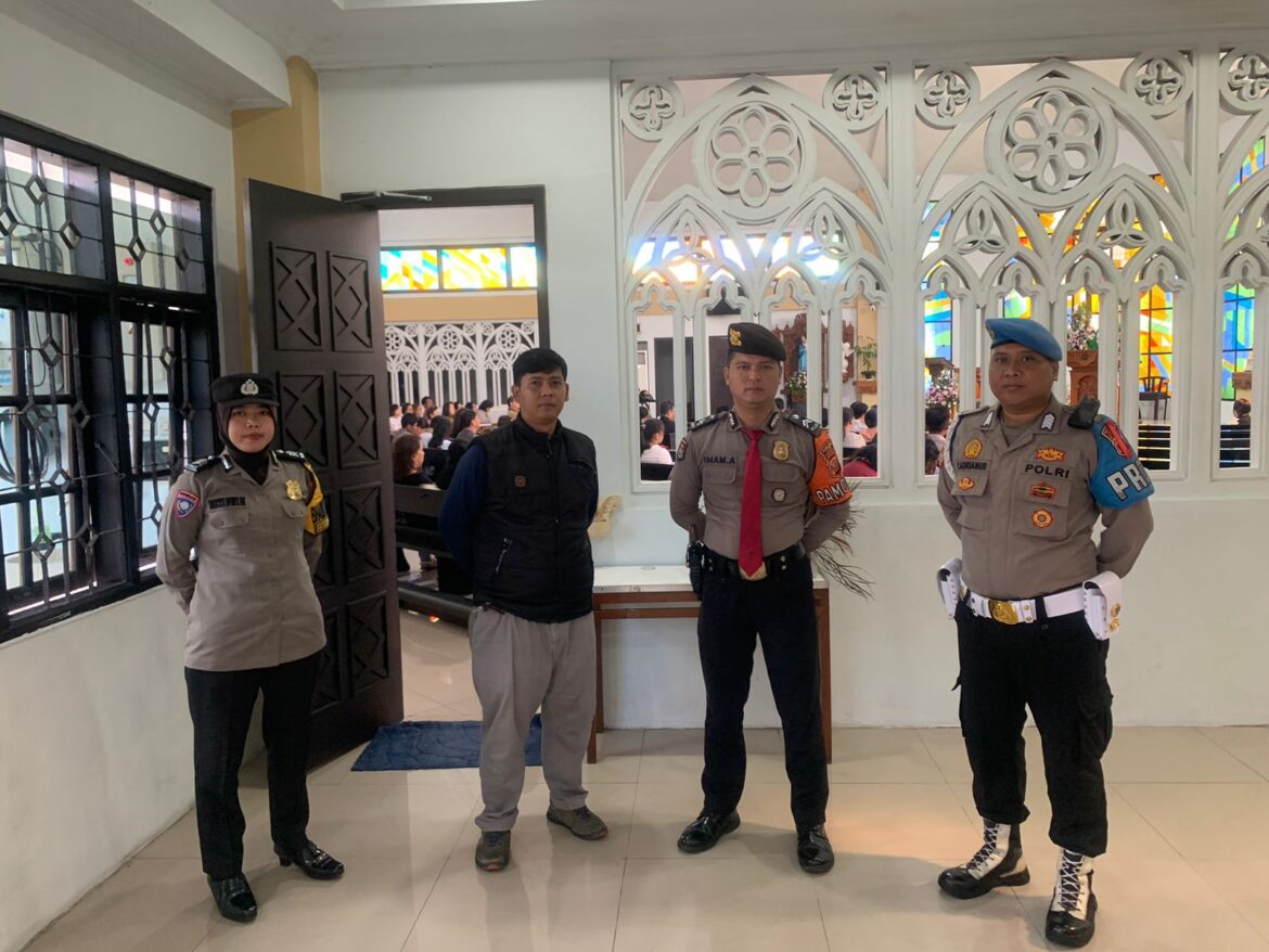 Ops Mantap Brata, Polres Ciamis Siagakan Personel PAM di Gereja Katolik St Yohanes Ciamis