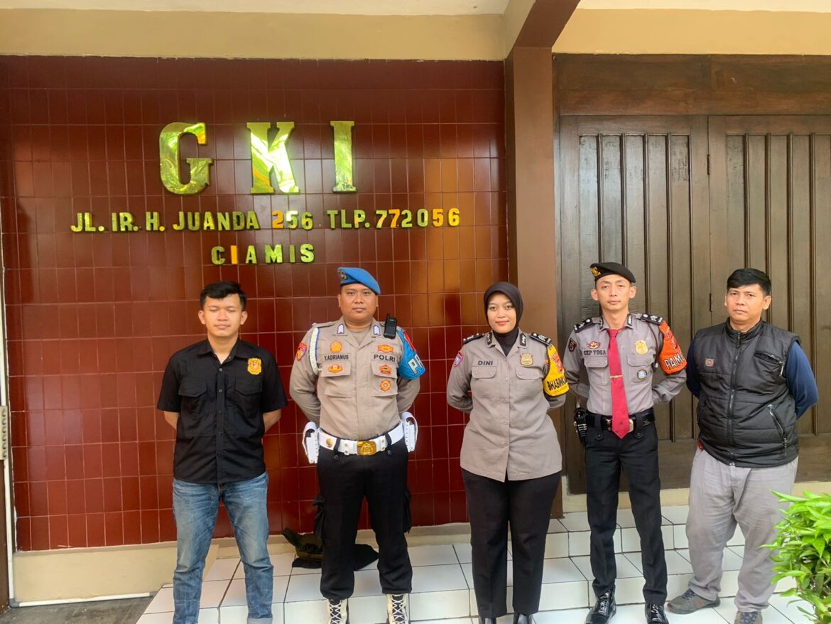 Ops Mantap Brata, Polres Ciamis Siagakan Personel PAM di Gereja Kristen Indonesia (GKI) Ciamis
