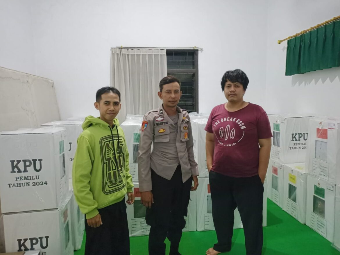 Polres Ciamis Awasi Pengiriman Logistik Pemilu ke Tingkat PPK Kecamatan Purwadadi