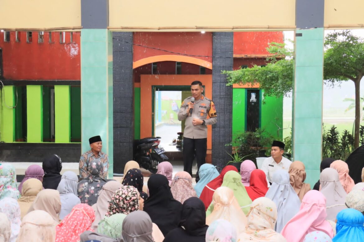 Kapolres Ciamis Beri Pendidikan Kewarganegaraan dan Cinta Tanah Air ke Santri Ponpes Miftahul Ulum