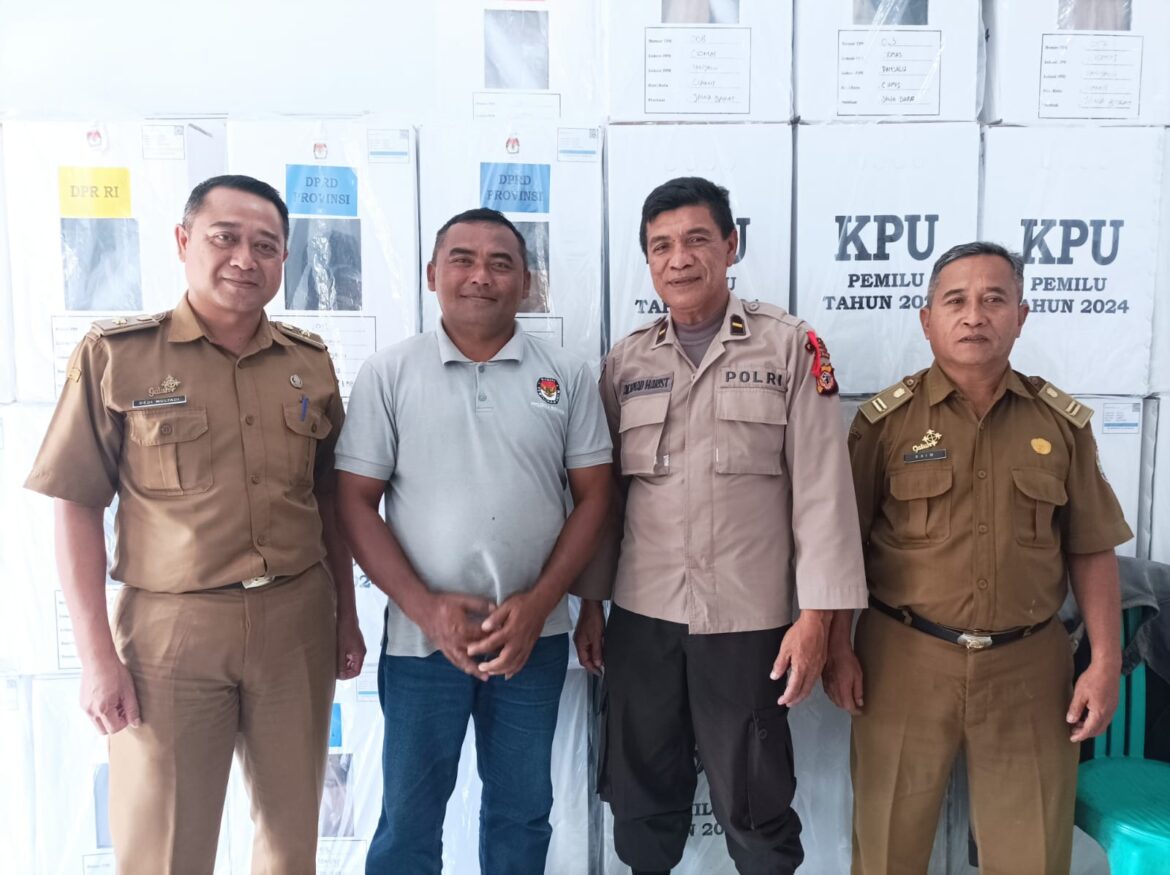 Polsek Panjalu Giat Pengamanan Logistik Pemilu Berupa Kotak Suara dan Surat Suara DPD RI di PPK Panjalu