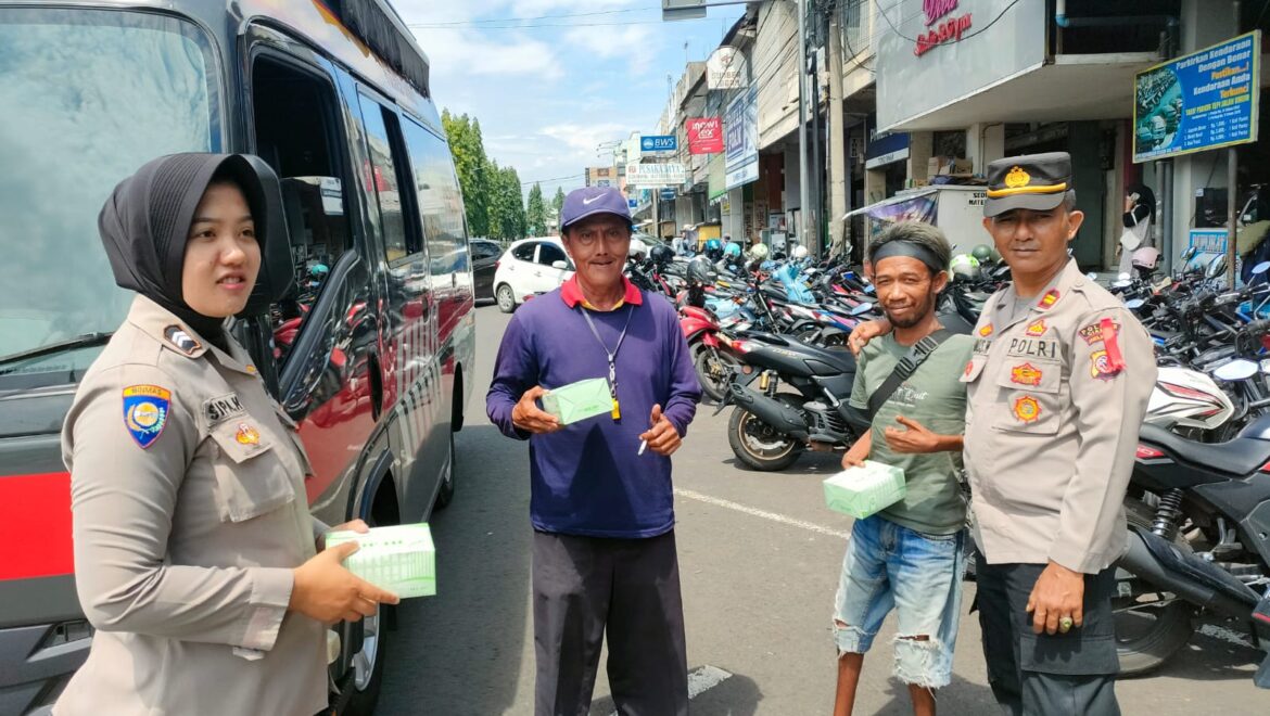 Humanis, Sat Binmas Polres Ciamis Peduli Berbagi Kepada Sesama