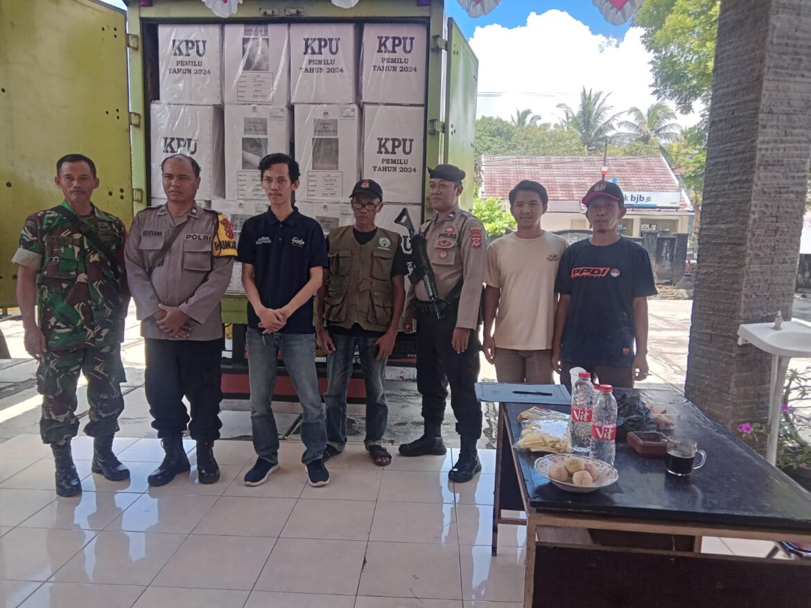 Polsek Lakbok Polres Ciamis Giat Monitoring Pengamanan Gudang Logistik Pemilu 2024 di PPK Kecamatan Lakbok