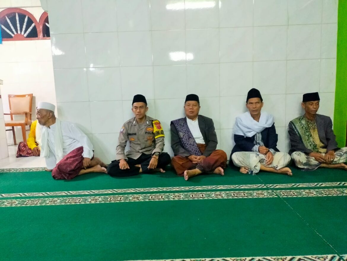 Polsek Cikoneng Polres Ciamis Ikuti Peringatan Isra Mi’raj di Desa Gegempalan