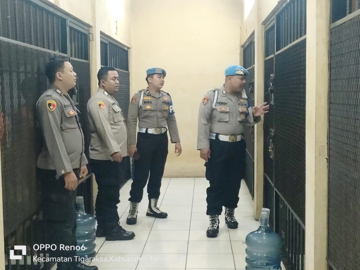 Piket provost polresta tangerang, Bripka Ferdy Didmpingi Piket jaga tahanan Kontrol Tahanan