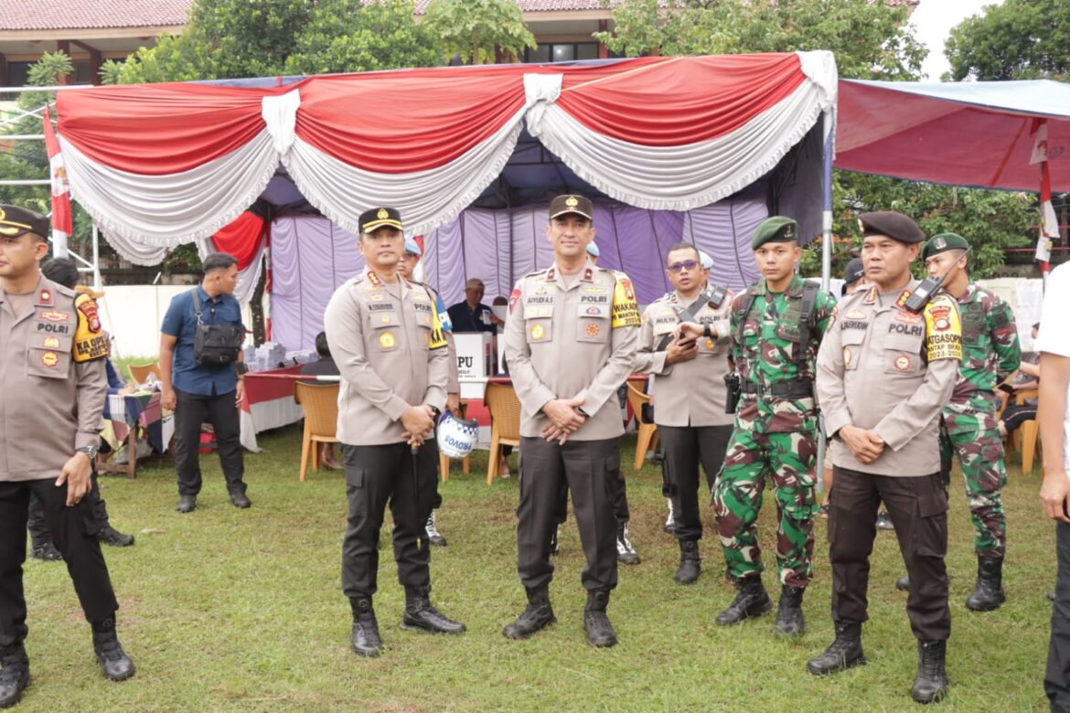 Wakapolda Metro Jaya dan Kapolres Metro Jakarta Barat Melaksanakan Patroli