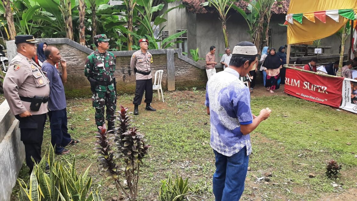 Antisipasi Kericuhan dan Kecurangan Pemilu 2024, Polsek Lakbok Giat Patroli di TPS Kecamatan Purwadadi