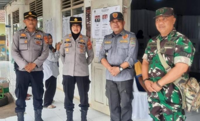 Cegah Kericuhan, Polsek Rajadesa Polres Ciamis Giat Monitoring Pemungutan Suara di Tiap TPS