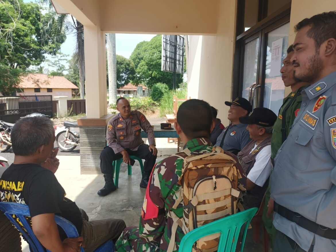 Jumat Curhat, Kapolsek Rancah Ngobrol Bareng Warga di Desa Tambaksari