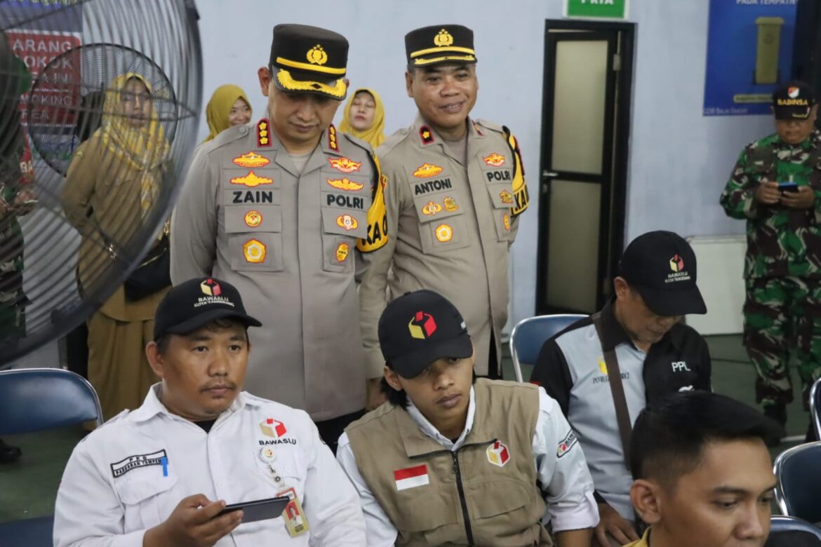 Kapolres Metro Tangerang Kota Pantau Pengamanan Rapat Pleno Rekapitulasi Penghitungan Suara Pemilu 2024 di PPK