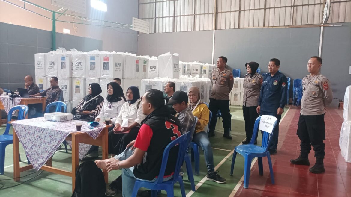 Polsek Ciamis Polres Ciamis Bersiaga Amankan Proses Rekapitulasi Tingkat PPK Sadananya