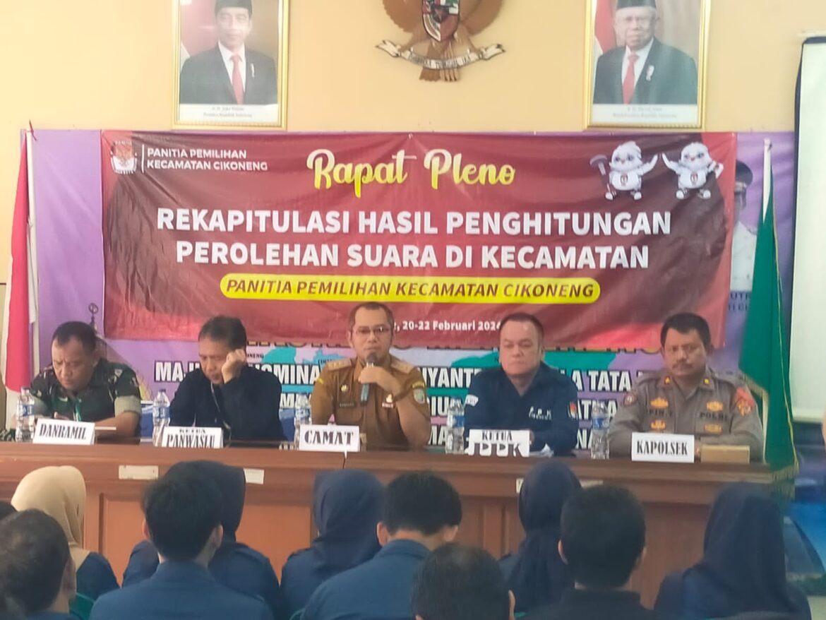 Polsek Cikoneng Polres Ciamis Bersiaga Amankan Proses Rekapitulasi Tingkat PPK Cikoneng