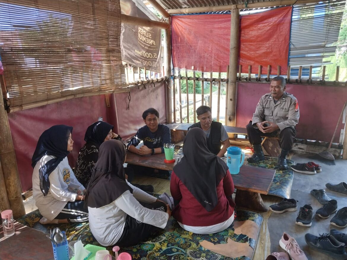 Ops Mantap Brata, Polsek Panumbangan Polres Ciamis Patroli Dialogis ke Warga Panoongan