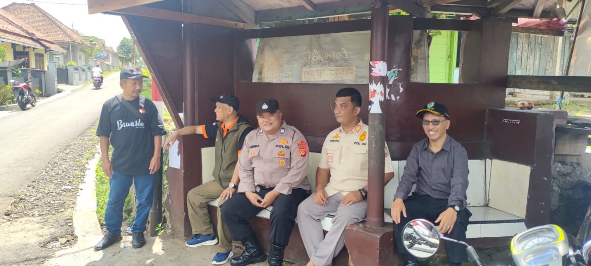 Ops Mantap Brata, Polsek Kawali Polres Ciamis Patroli Dialogis Koorkom ke Warga Linggapura