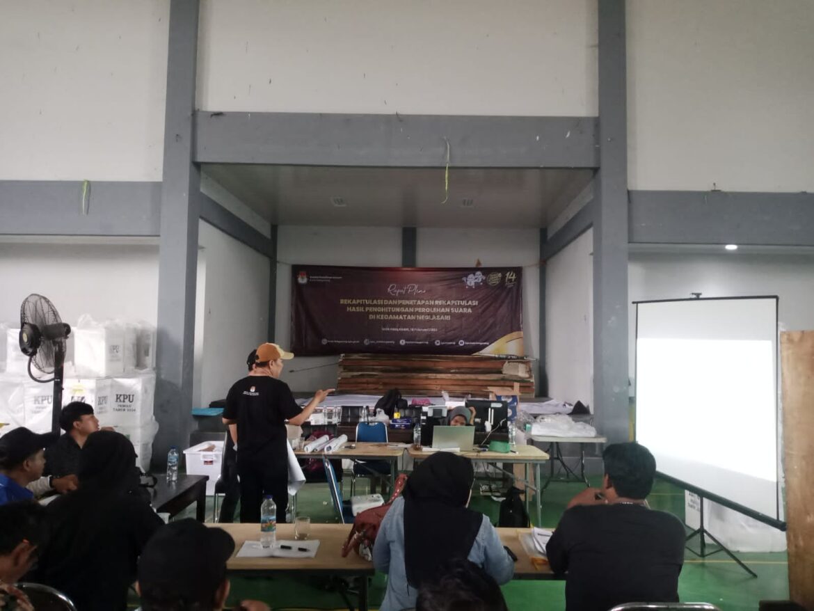 Rapat Pleno KPU Digelar di GOR Neglasari Kota Tangerang yang Berlangsung Secara Damai dan Kondusif