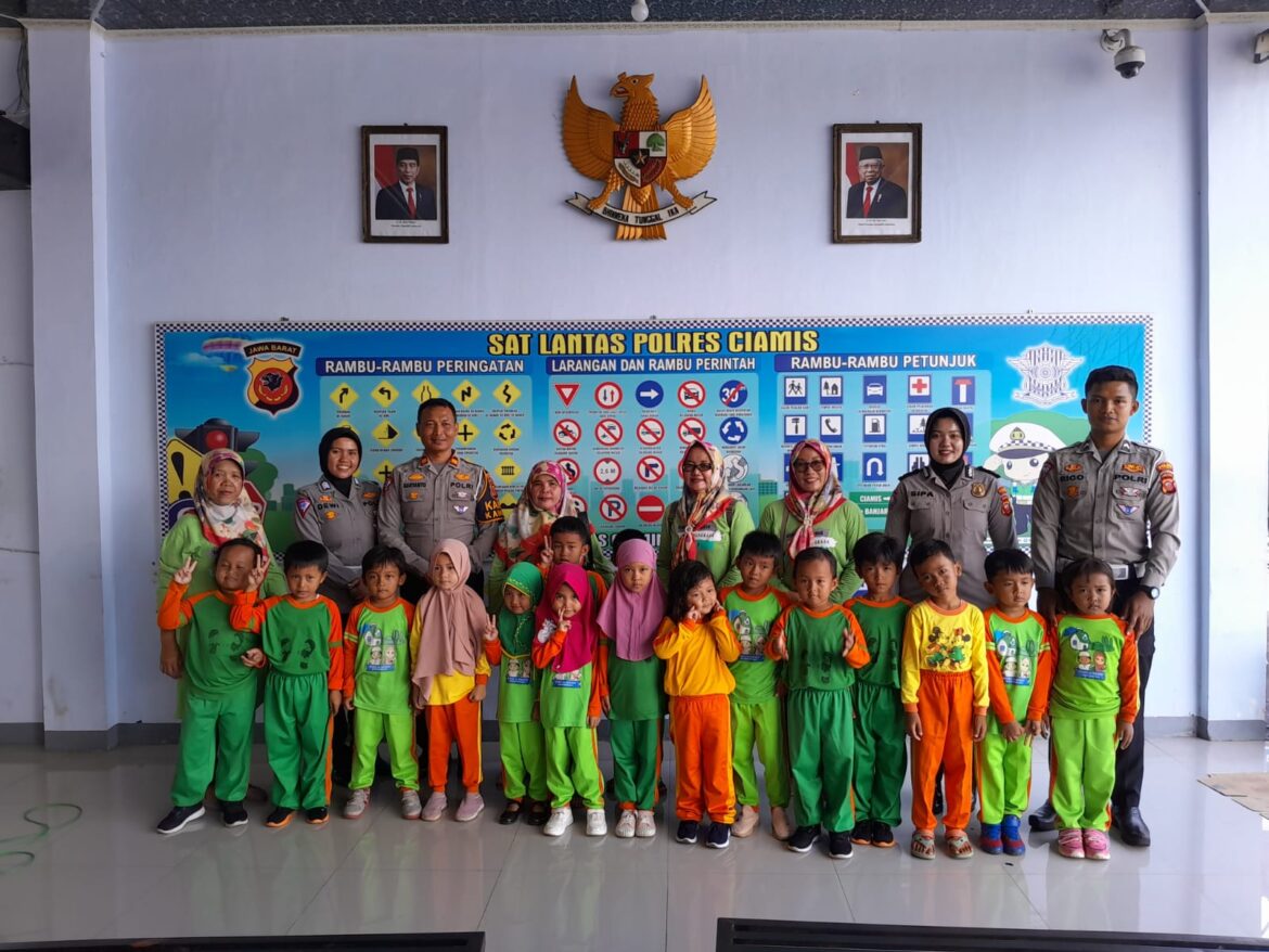 Polsanak, Siswa Kober Kober Al Hikmah Datangi ke Makopolres Ciamis