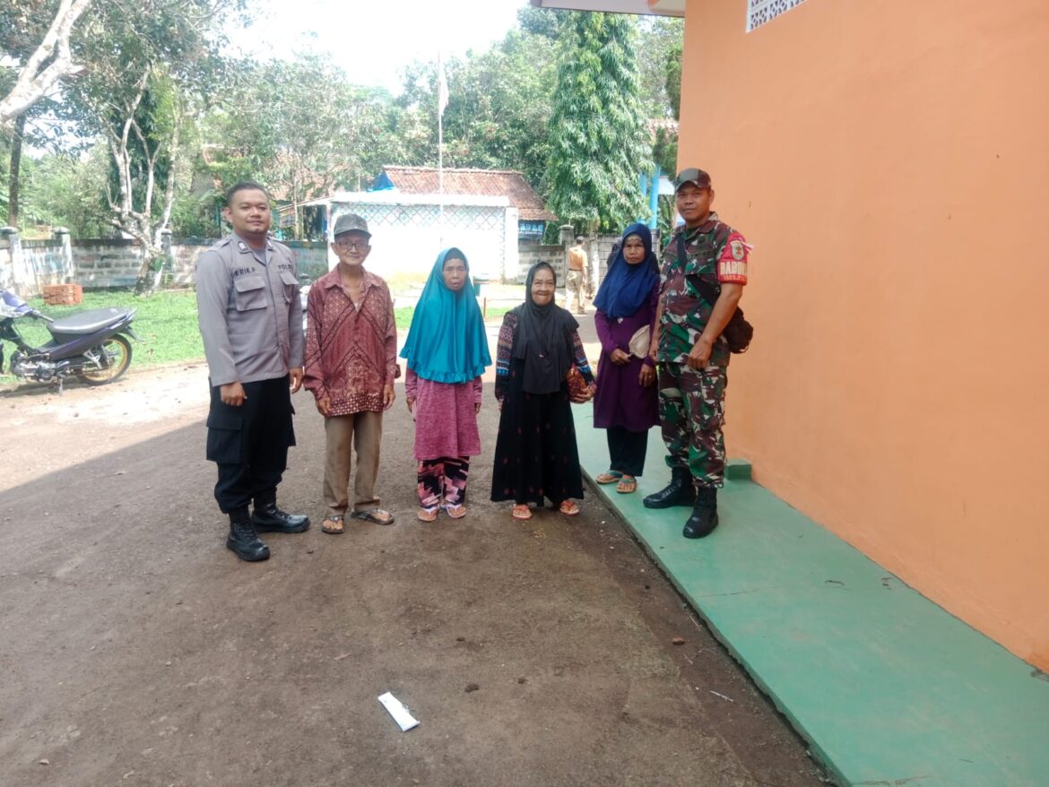Ops Mantap Brata, Polsek Sukadana Patroli Dialogis ke Warga Bunter Pasca Pencoblosan
