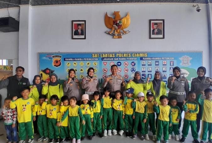 Polsanak, Satlantas Polres Ciamis Sambut Siswa Pos Paud Melati Sukamantri di Makopolres Ciamis