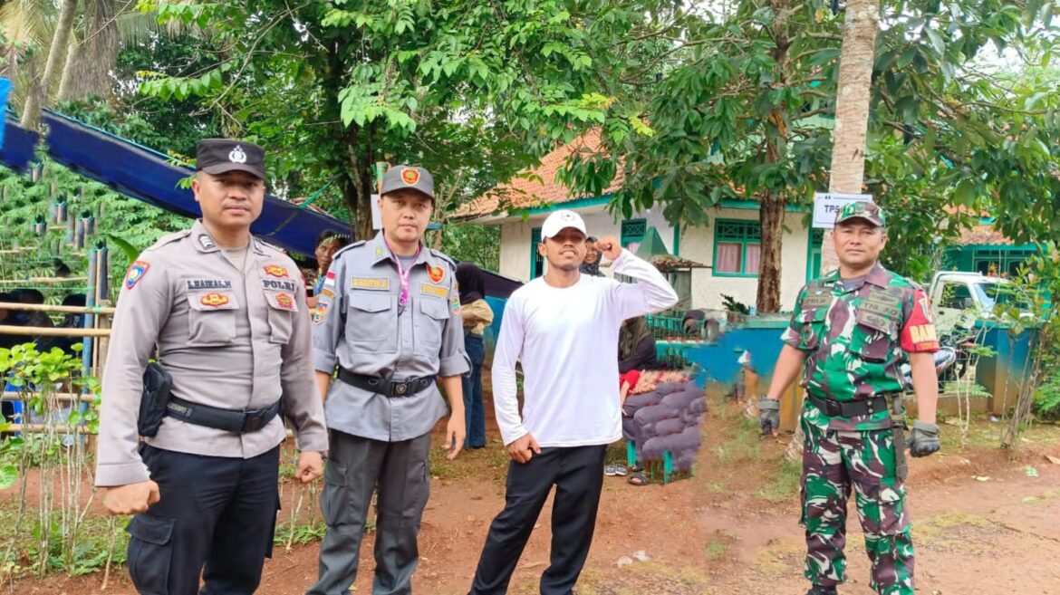 Ops Mantap Brata, Polsek Sukadana Patroli Dialogis ke Warga Salakaria Pasca Pemilu