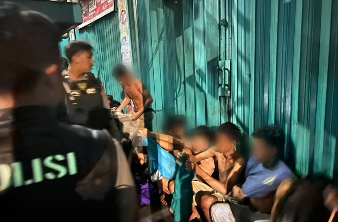 Sigap Tim Patroli perintis Presisi Polres Metro Jakarta Barat, 28 Remaja dan Sajam Diamankan di Dua Lokasi Terpisah