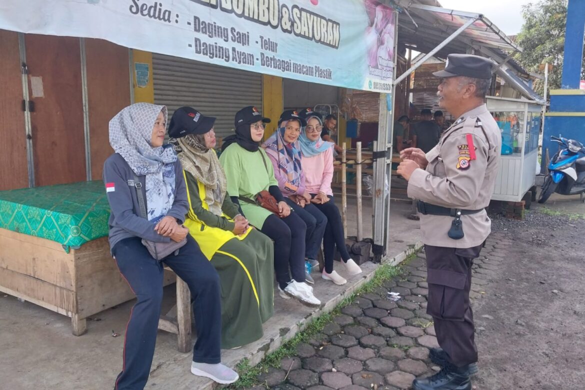 Ops Mantap Brata, Polsek Panumbangan Polres Ciamis Patroli Dialogis ke Warga Panoongan