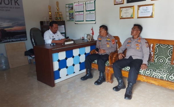 Sat Binmas Polres Ciamis Giat Sambang Dan Koordinasi ke Kepala Desa Jalatrang