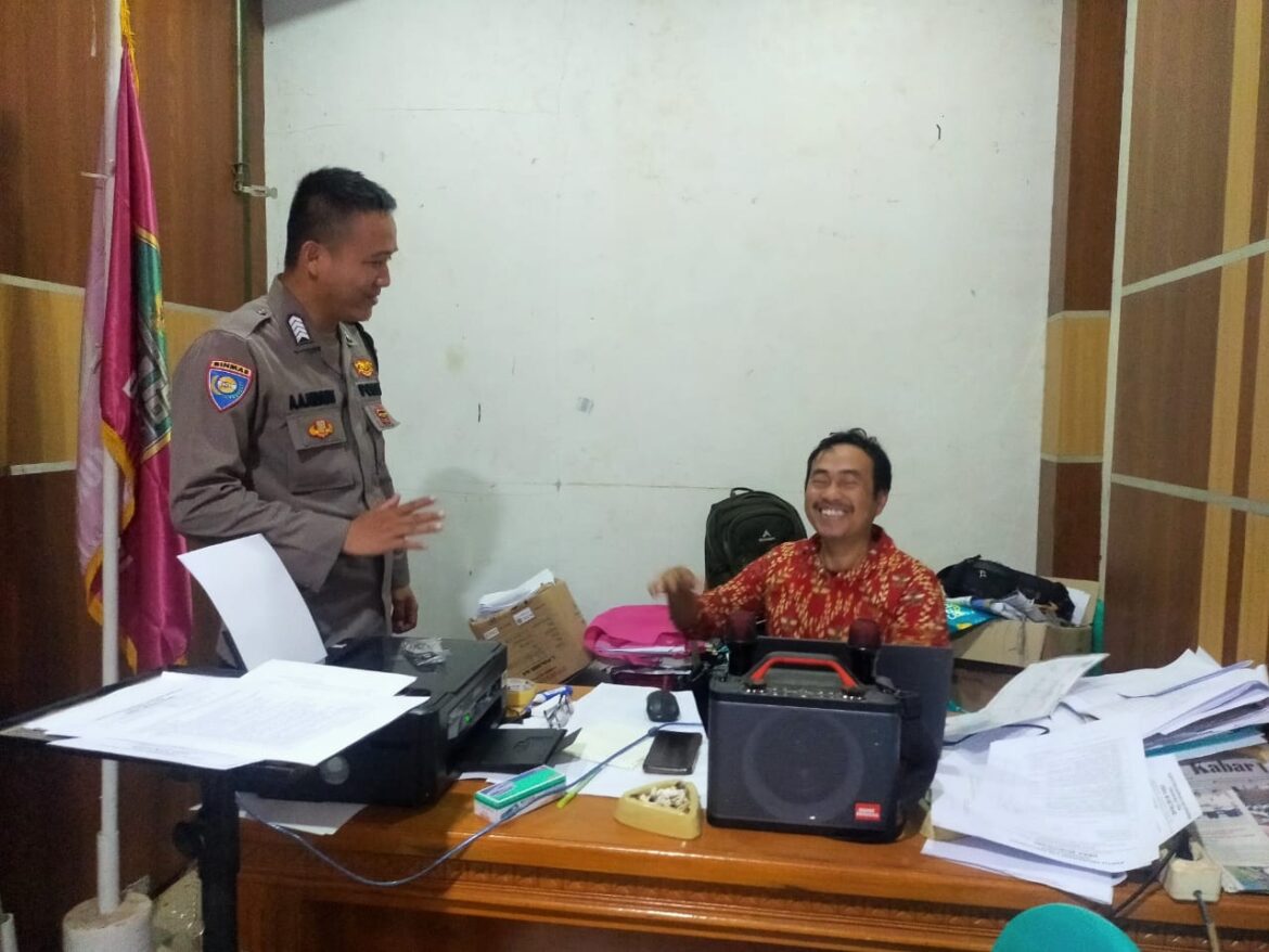 Ops Mantap Brata, Polsek Cipaku Koorkom ke Pegawai Desa Muktisari Cipkon Di Bulan Suci Ramadan