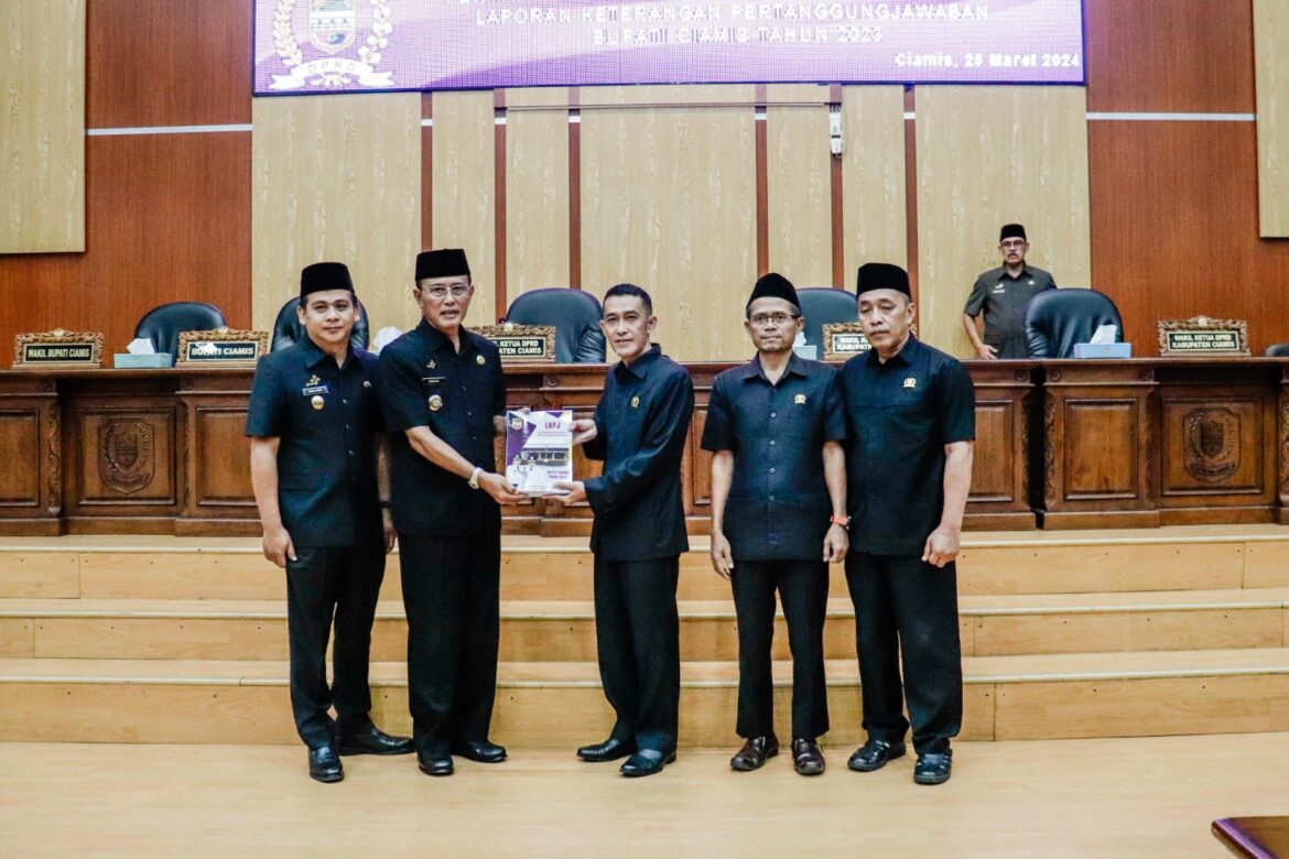 Rapat Paripurna DPRD, Bupati Ciamis Sampaikan Capaian Gemilang dan Penghargaan dalam LKPJ Tahun 2023