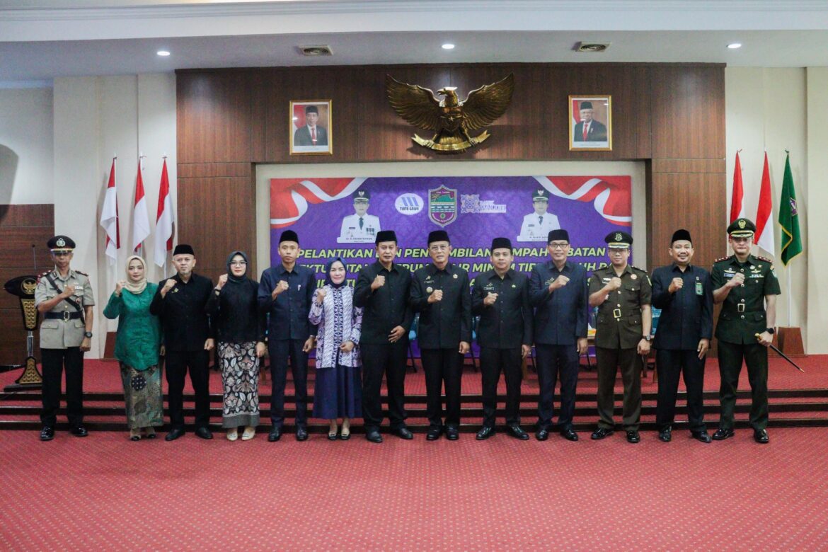 Dua Dirut Perumda Ciamis Dilantik, Bupati Herdiat Ingatkan Pentingnya Integritas dan Kepemimpinan Profesional