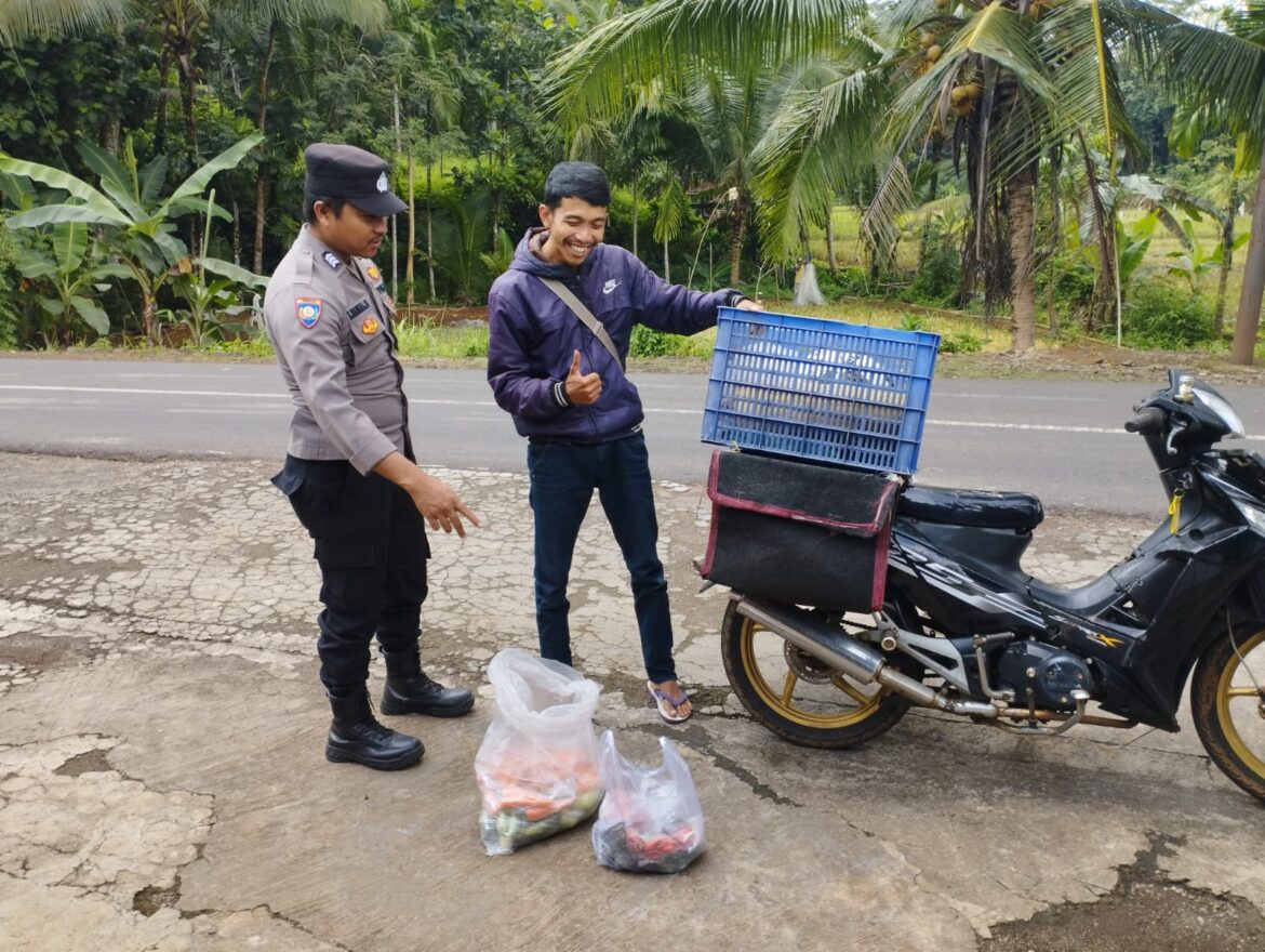 Cipta Kondisi di Bulan Ramadan, Polsek Sukadana Polres Ciamis Koorkom ke Warga Salakaria
