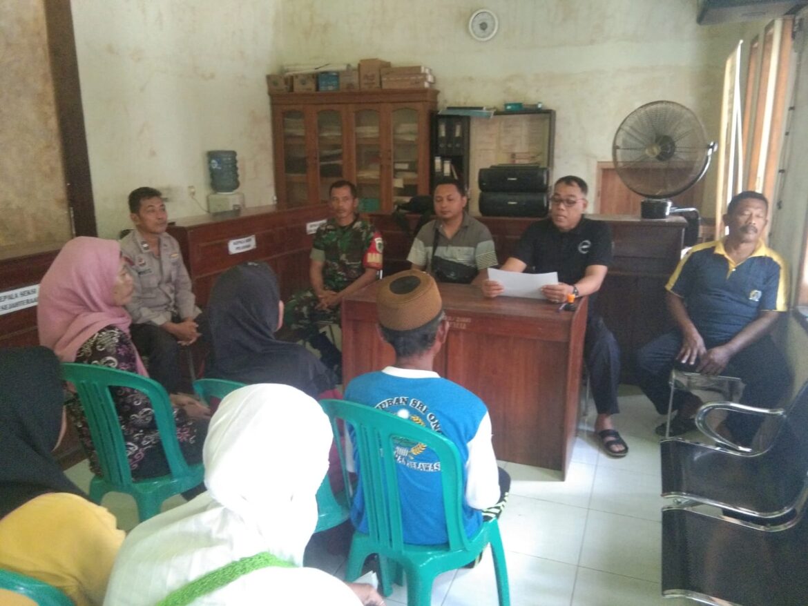 Polsek Lakbok Polres Ciamis Siagakan Personel Awasi Penyaluran BLT DD di Desa Kertajaya