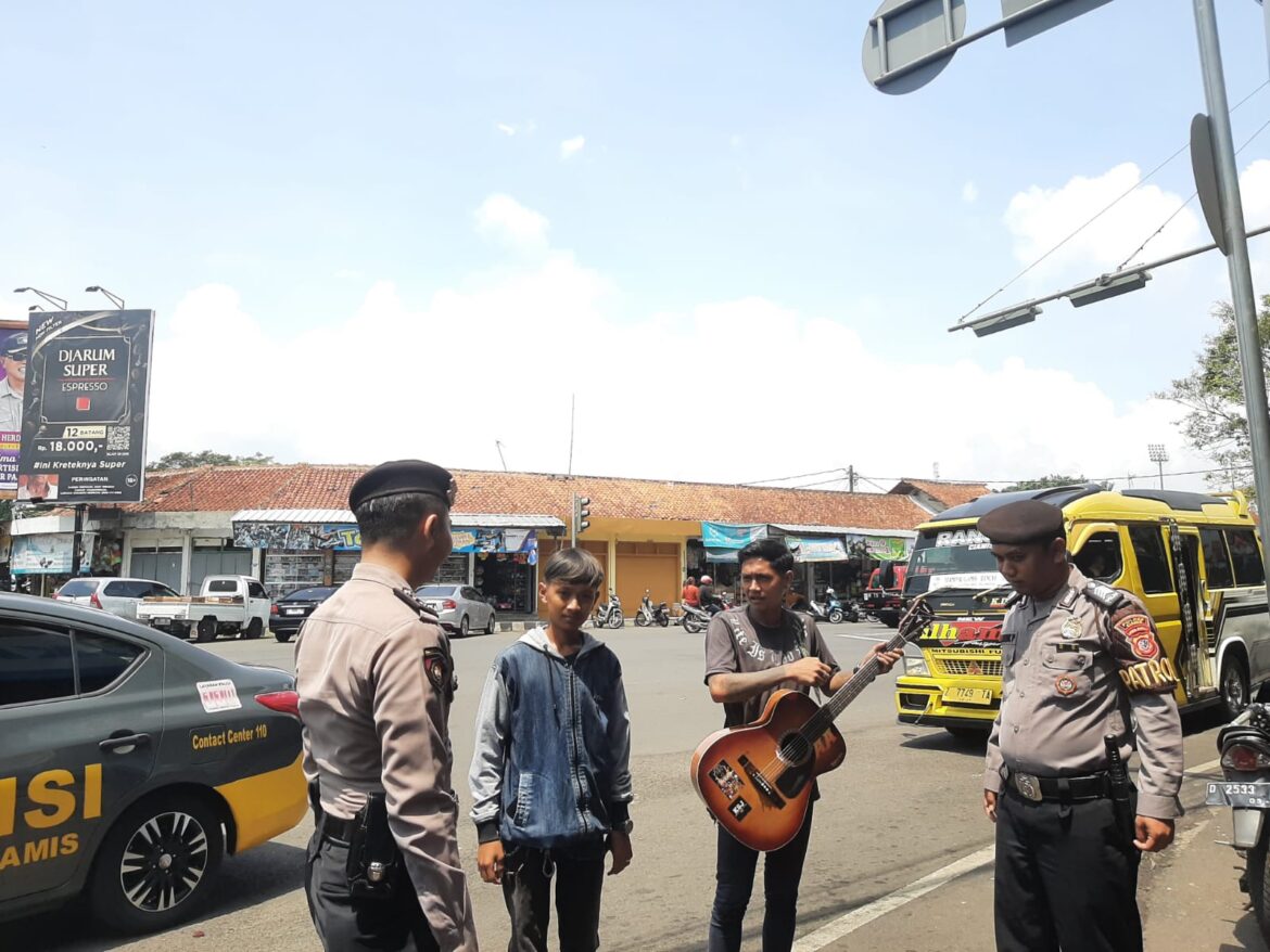 Berikan Rasa Aman, Sat Samapta Polres Ciamis Beri Himbauan Kamtibmas ke Warga