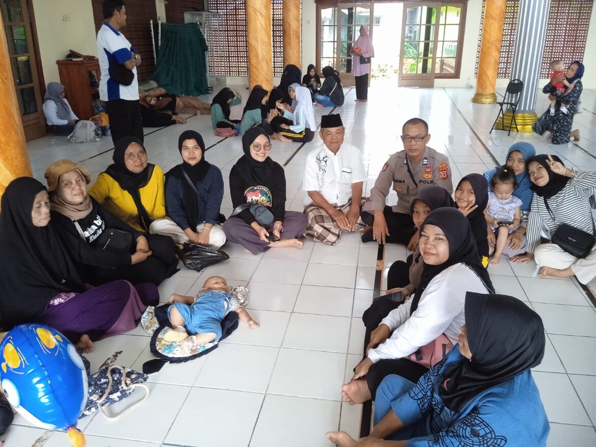 Jumat Curhat, Polsek Rancah Polres Ciamis Ngobrol Bareng Warga di Desa Dadiharja