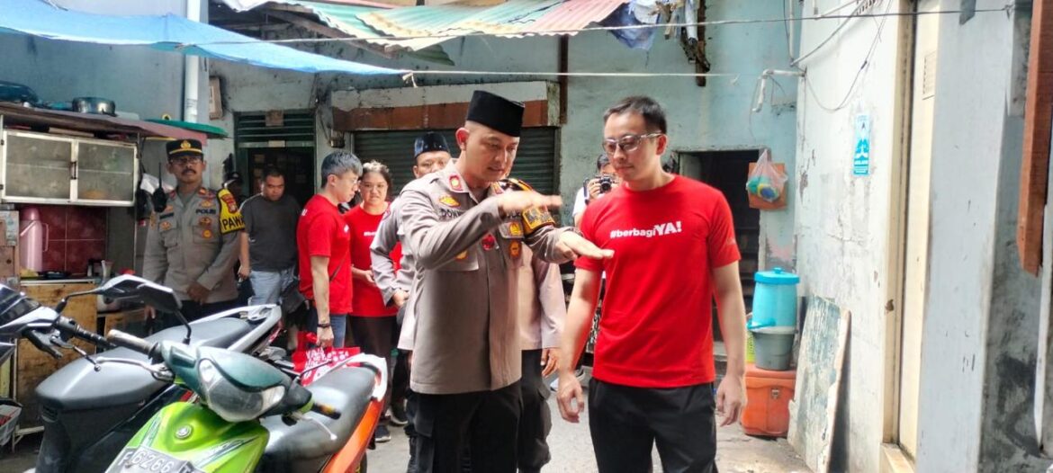 Polsek Tambora dan Komunitas BerbagiYA Bagikan 300 Paket Sembako di Kawasan Pemukiman Padat Penduduk