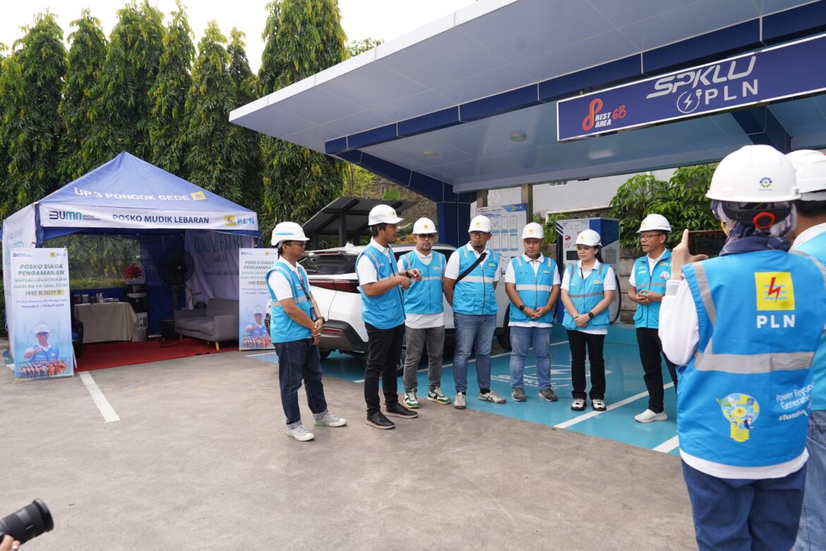 PLN UID Jakarta Raya dan Kementerian ESDM Inspeksi Bersama SPKLU di Rest Area Jalur Mudik